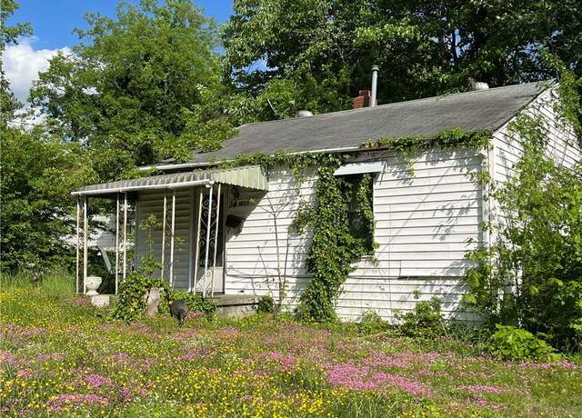 Property at 34 W Pollux Cir, Portsmouth, VA 23701, 3 beds, 1 bath