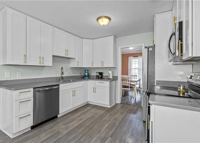 Property at 1513 Percheron Ct, Chesapeake, VA 23322, 4 beds, 2 baths