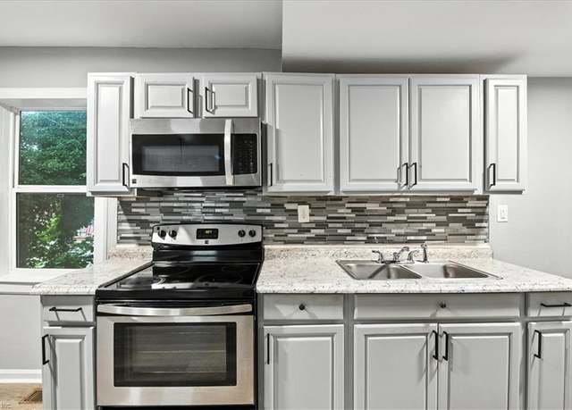 Property at 305 Hill St, Suffolk, VA 23434, 3 beds, 2 baths