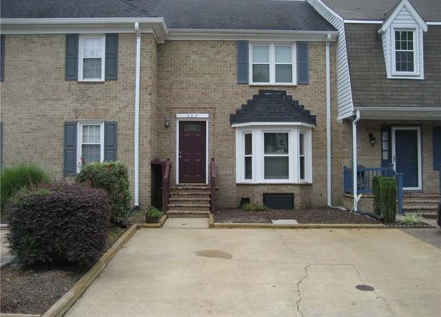 Property at 303 Middle Oaks Dr, Chesapeake, VA 23322, 2 beds, 2.5 baths