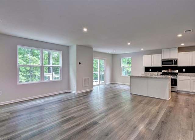 Property at 307 Lorraine Dr, Williamsburg, VA 23185, 4 beds, 2.5 baths