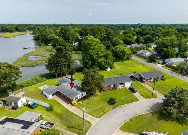 Property at 27 Rivercrest Dr, Portsmouth, VA 23701, 3 beds, 1.5 baths