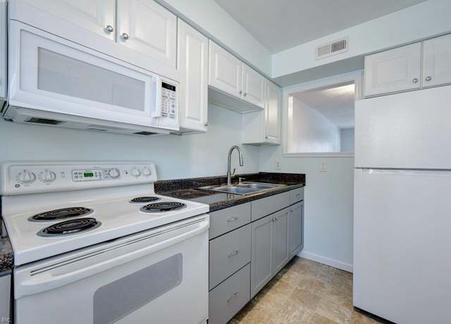 Property at 2222 Arctic Ave #5, Virginia Beach, VA 23451, 2 beds, 1.5 baths