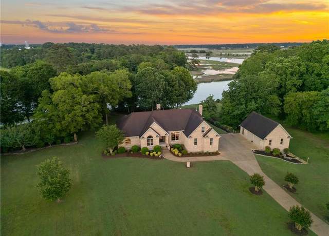 Property at 118 Goose Hill Way, Smithfield, VA 23430, 4 beds, 3.5 baths