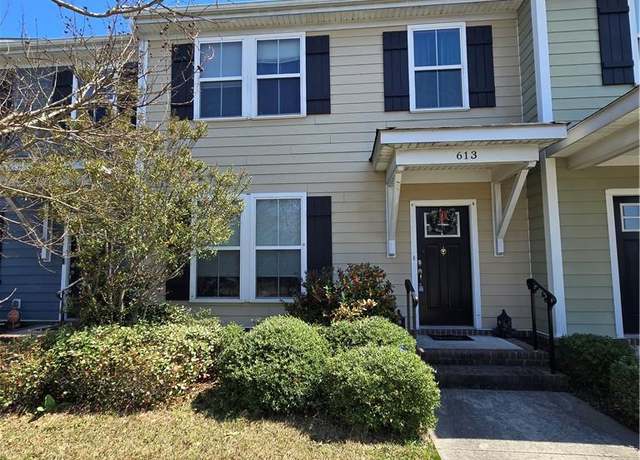Property at 613 Mill Creek Pkwy, Chesapeake, VA 23323, 3 beds, 2.5 baths