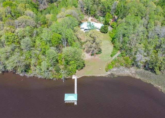 Property at 472 Deerchase Rd, Saluda, VA 23149, 4 beds, 3.5 baths