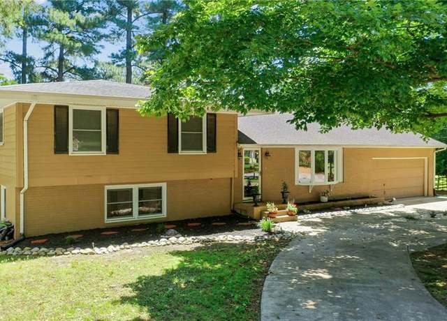 Property at 205 Ridgeland Dr, Smithfield, VA 23430, 4 beds, 3 baths