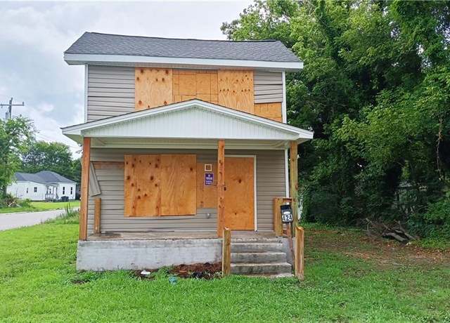 Property at 424 Linden Ave, Suffolk, VA 23434, 4 beds, 2 baths