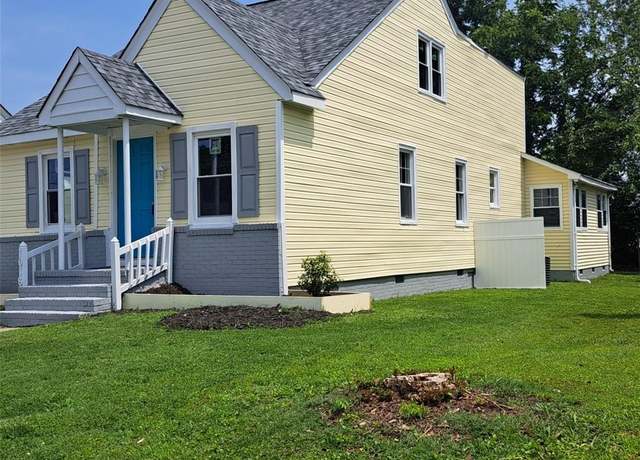 Property at 1018 Hampton Ave, Newport News, VA 23607, 5 beds, 3 baths