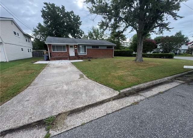 Property at 43 Pennwood Dr, Hampton, VA 23666, 4 beds, 1.5 baths