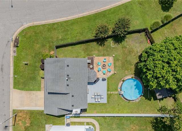 Property at 1101 Revelstroke Ct, Virginia Beach, VA 23454, 4 beds, 2.5 baths