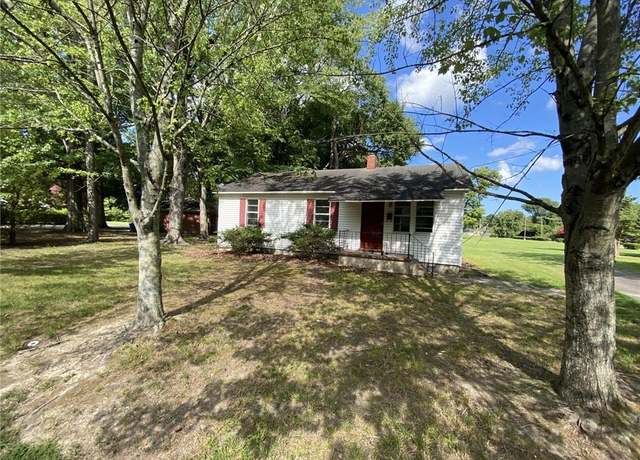 Property at 122 Turlington Rd, Newport News, VA 23606, 3 beds, 1 bath