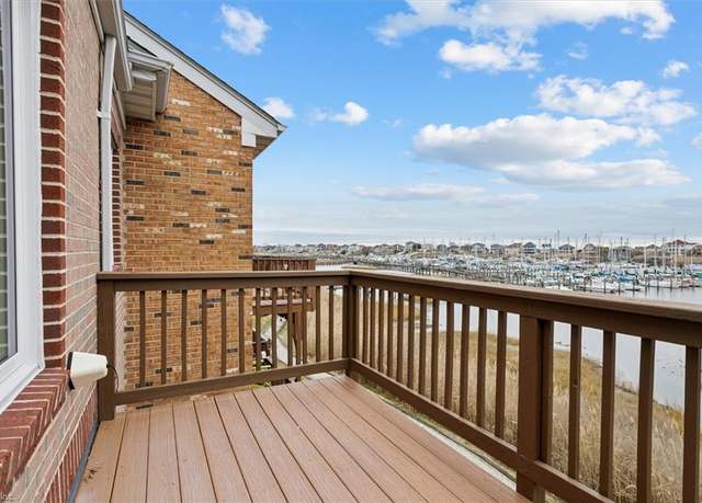 Property at 367 Mainsail Dr #23, Hampton, VA 23664, 3 beds, 2.5 baths