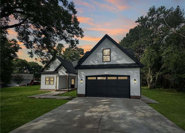 Property at 205 Binnacle Ct, Elizabeth City, NC 27907, 5 beds, 3 baths
