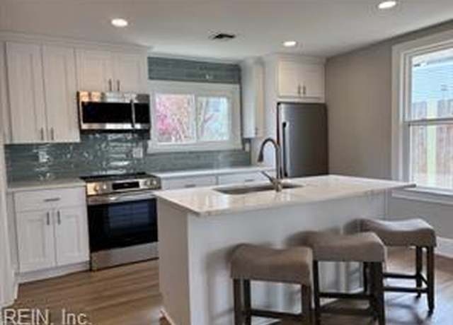 Property at 913 B St, Virginia Beach, VA 23451, 3 beds, 2 baths