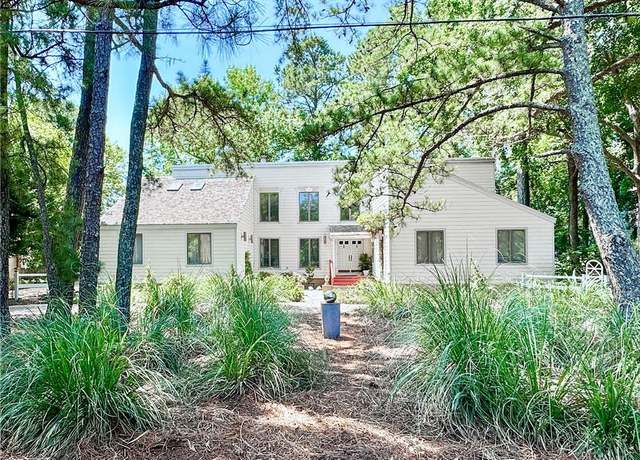 Property at 557 Susan Constant Dr, Virginia Beach, VA 23451, 5 beds, 4 baths