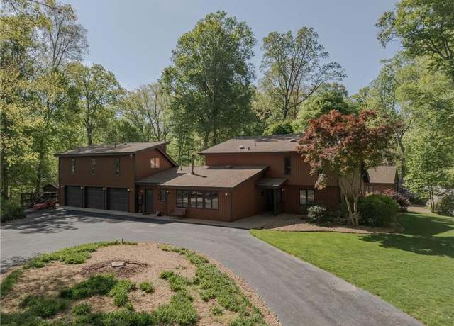Property at 4372 Lake Prince Dr, Suffolk, VA 23434, 4 beds, 4.5 baths