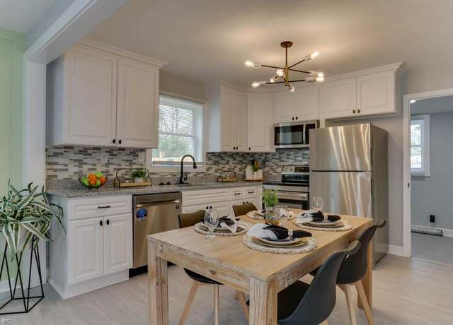 Property at 206 S Lloyd St, Suffolk, VA 23434, 2 beds, 1 bath