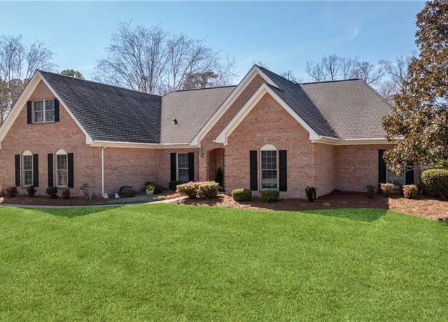 Property at 105 Yeopim Cir, Hertford, NC 27944, 3 beds, 2 baths