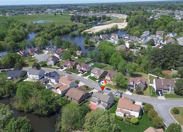 Property at 117 Lakes Edge Dr, Suffolk, VA 23434, 5 beds, 2.5 baths