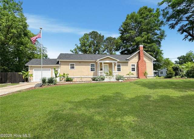 Property at 402 Warren St, Williamston, NC 27892, 3 beds, 2 baths