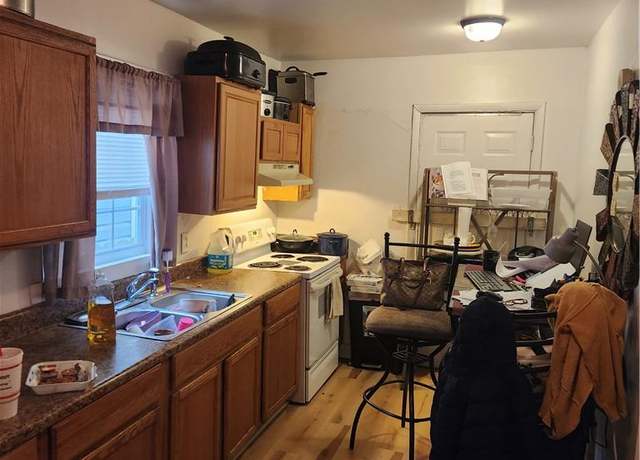 Property at 421 Pine Ave, Newport News, VA 23607, 3 beds, 1 bath