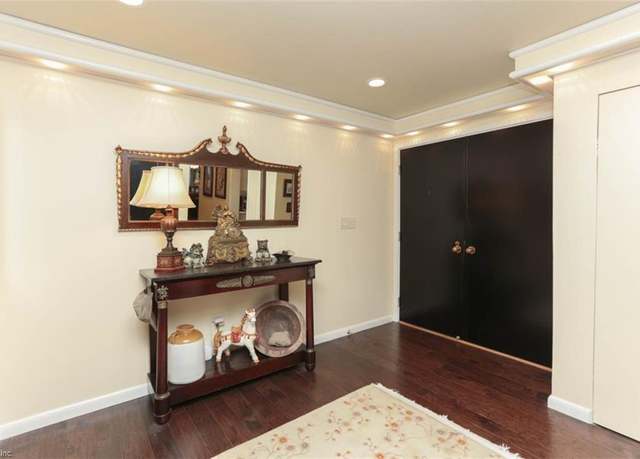 Property at 215 Brooke Ave #301, Norfolk, VA 23510, 3 beds, 2 baths