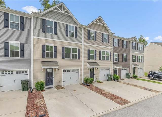 Property at 904 Lakeview Cv, Smithfield, VA 23430, 3 beds, 2.5 baths
