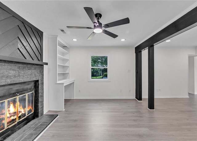 Property at 17 Cordova Dr, Hampton, VA 23666, 4 beds, 2.5 baths