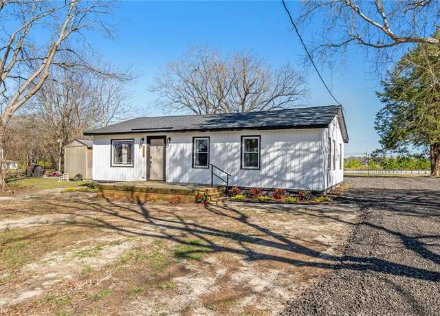 Property at 9303 Orchard Garden Ln, Smithfield, VA 23430, 3 beds, 1 bath