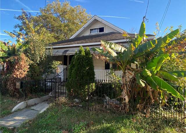 Property at 834 31st St, Newport News, VA 23607, 4 beds, 2 baths