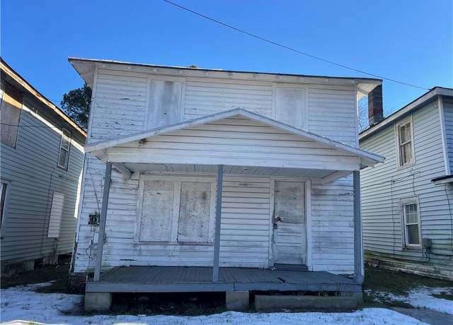 Property at 1711 E Washington St, Suffolk, VA 23434, 3 beds, 1 bath