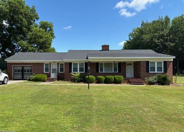 Property at 208 Country Club Rd, Franklin, VA 23851, 3 beds, 1 bath