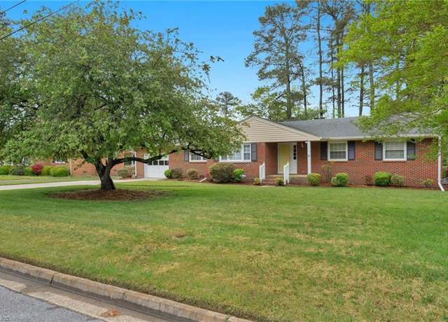Property at 321 Crescent Dr, Franklin, VA 23851, 3 beds, 2 baths