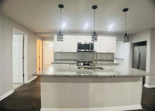 Property at 369 Carver Cir, Portsmouth, VA 23701, 3 beds, 2 baths