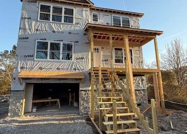 Property at 1 Jewel Ln, Hampton, VA 23664, 4 beds, 3 baths