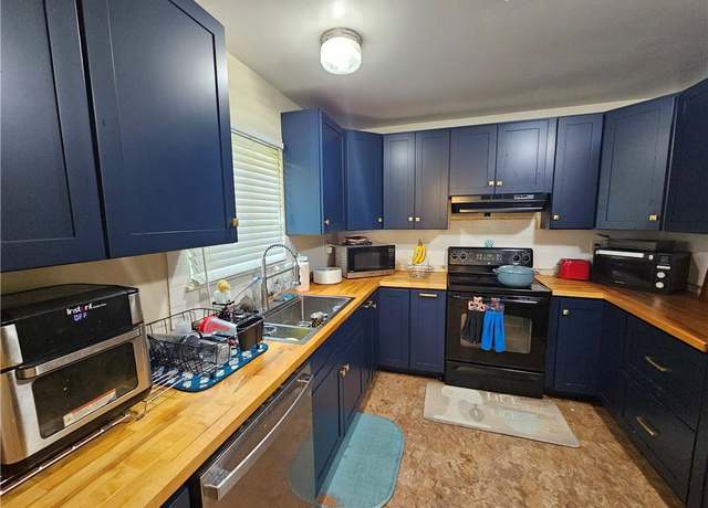 Property at 2924 Candlewood Cir, Chesapeake, VA 23324, 3 beds, 2 baths