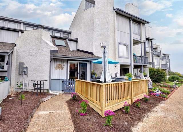 Property at 236 N First St, Hampton, VA 23664, 3 beds, 2 baths