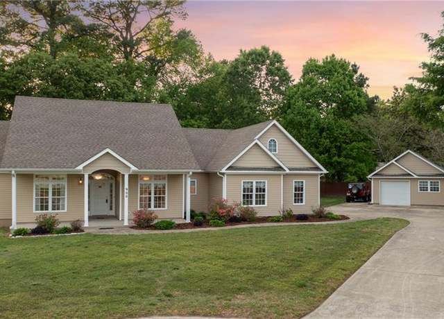 Property at 900 Ferryman Quay, Chesapeake, VA 23323, 4 beds, 2.5 baths