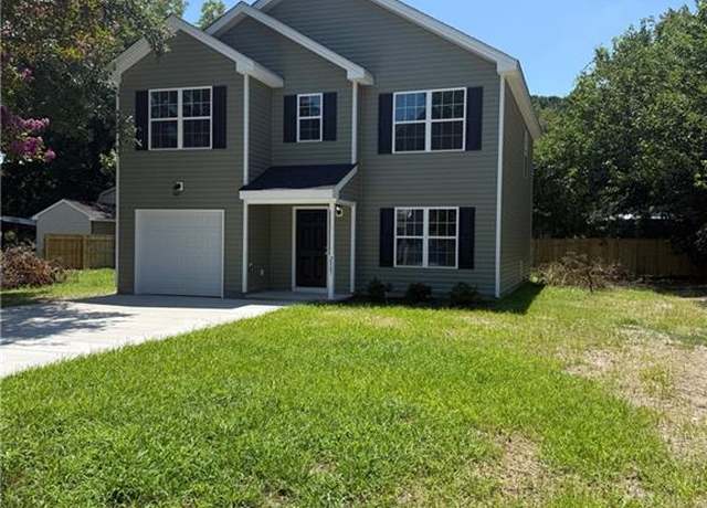 Property at 2807 Eustis Ave, Chesapeake, VA 23325, 4 beds, 2.5 baths