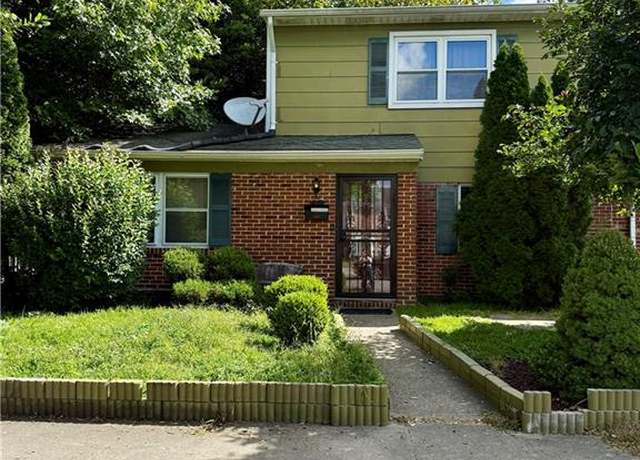 Property at 818 Hampstead Ct, Virginia Beach, VA 23462, 3 beds, 2.5 baths