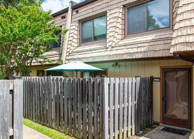 Property at 1371 Granada Ct, Newport News, VA 23608, 2 beds, 1.5 baths