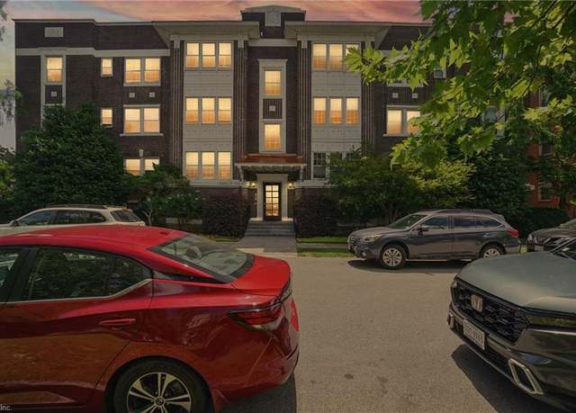 Property at 910 Greenway Ct #8, Norfolk, VA 23507, 3 beds, 2.5 baths