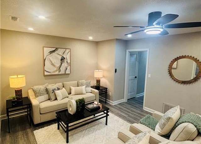 Property at 924 Wickford Dr, Chesapeake, VA 23320, 2 beds, 1.5 baths