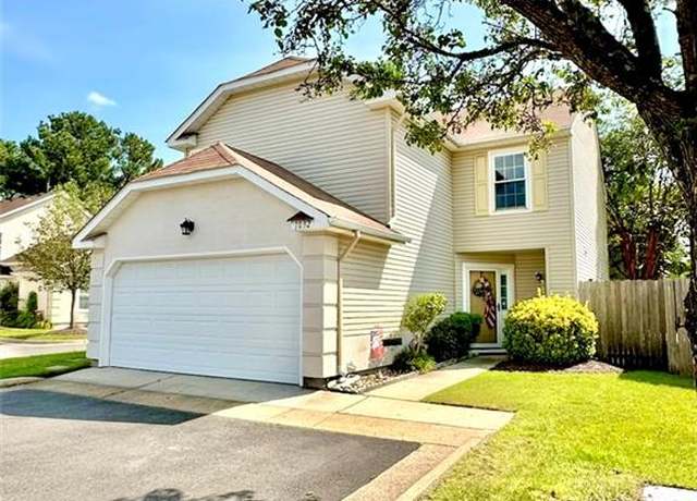 Property at 1032 Fallcreek Run, Chesapeake, VA 23322, 3 beds, 2.5 baths