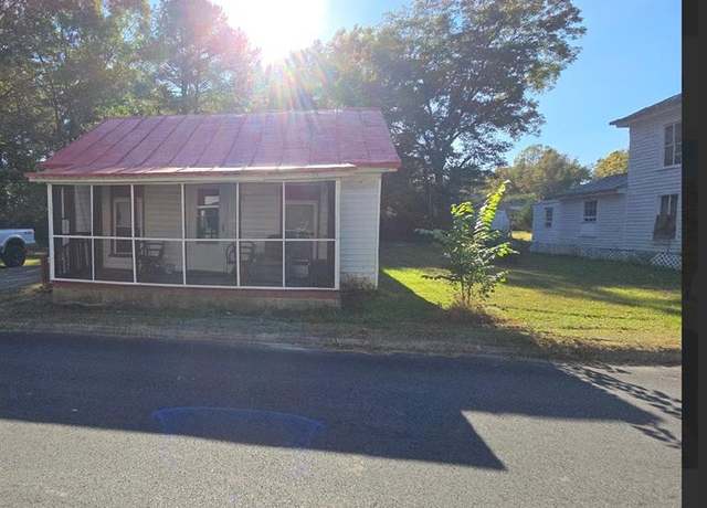 Property at 4812 Mineral Spring Rd, Suffolk, VA 23438, 2 beds, 1 bath