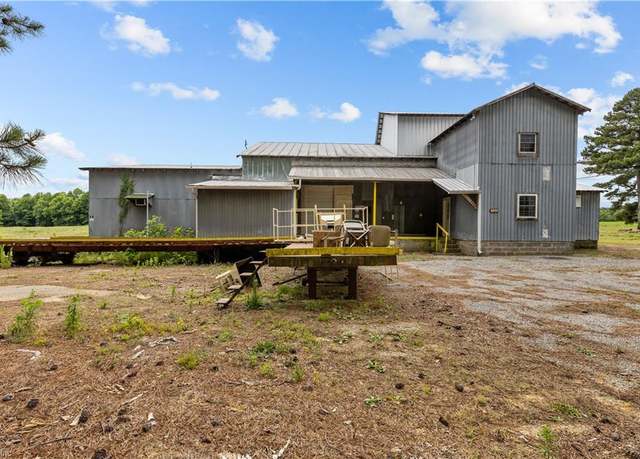 Property at 7109 Holy Neck Rd, Suffolk, VA 23437, 3 beds, 1.5 baths