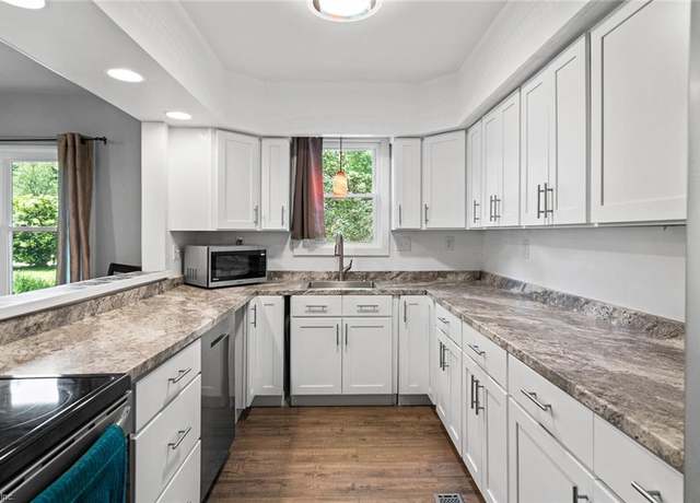 Property at 33 Mennonite Ln, Newport News, VA 23602, 4 beds, 2 baths