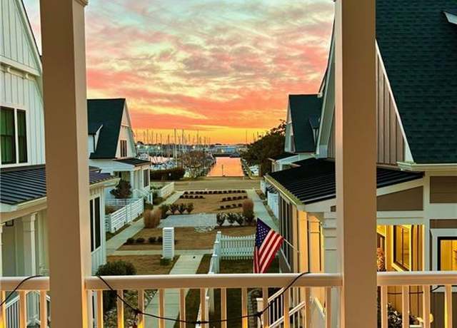 Property at 9561 Marina Dr, Norfolk, VA 23518, 4 beds, 3.5 baths