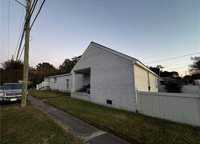 Property at 1001 Decatur St, Chesapeake, VA 23324, 4 beds, 4 baths